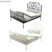 ราคา เตียงเหล็กโบราณ สำหรับตกแต่งบ้านตุ๊กตา 1/12 เฟอร์นิเจอร์ พร้อมชุดเครื่องนอนและที่นอนที่ถอดออกได้ ฉากโมเดล เฟอร์นิเจอร์จิ๋ว [COD] (1732157414028314012)