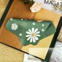 ราคา ผ้าเช็ดแว่น ลายดอกเดซี่ ผ้าเช็ดเลนส์ ผ้าแว่นนุ่ม ผ้าทำความสะอาดสำหรับเช็ดเลนส์แว่นตาและหน้าจอ แป้น จมูก เลนส์ กรอง แสง (1732213800269022509)