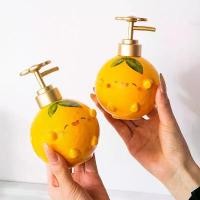 ราคา ขวดเจลทำความสะอาดมือ ดีไซน์สร้างสรรค์ สีส้ม ขวดจ่าย แบบกด ขวดเล็ก เหมาะสำหรับโลชั่น แชมพู อาบน้ำ และน้ำยาล้างจาน ที่ ปั๊ม ฟอง แชมพู (1731434110711924519)