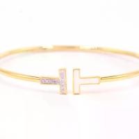 ราคา กำไลตัว T ฝังเพชร ลงยาข้างนึง สวยเก๋ กำไลหลอด ตัวเรือนคล้ายสปริง เพชรแท้เกสร น้ำหนักเพชรรวม 0.055 ct. ทองแท้ 37.5% (9K) น้ำหนักรวม 3.2 g. BBLBN00 1 (1732179886773274487)