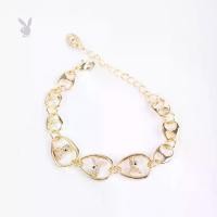 ราคา PB:รุ่น Playboy Accessoriesเพลย์บอย สร้อยข้อมือ ดีไซน์ห่วงล้อมโลโก้ประดับเพชร ST-242B170CG (1731232517820418662)