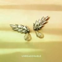 ราคา ต่างหูปีกนก Crystal ต่างหูคลิป ต่างหูก้านเงินแท้ UA0503-01 Unreasonable Accessories (1730506577927506285)