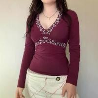 ราคา เสื้อยืด ลายปัก สไตล์สาวฮอตเซ็กซี่ คอวี แขนยาว ทรงสลิมฟิต แฟชั่นยุโรปและอเมริกา เรียบหรู เสื้อขายส่งผู้หญิง (1732062153253029053)