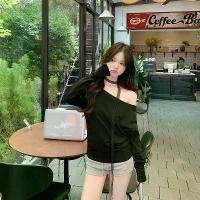 ราคา เสื้อยืด ปาดไหล่ และไหล่ข้างเดียว สำหรับผู้หญิง ดีไซน์เรียบง่าย แขนยาว ทรงหลวม สีพื้น คอปาด น้ำหนักเบา เสื้อสเวตเตอร์ (1730794740404357176)