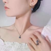 ราคา ชุดเครื่องประดับ, สร้อยคอ, ต่างหู, แหวน, ฝังไพลิน, เพชรเต็ม, ทันสมัย, อเนกประสงค์, ช่อง, สำหรับผู้หญิง, ขายส่ง (1732437933351601884)