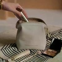 ราคา COD พร้อมส่งไทย กระเป๋าใส่เครื่องสำอางค์ พกพา กระเป๋าใส่เครื่องสําอาง กันน้ำ ขนาดเล็ก แบบพกพา การเดินทาง สําหรับผู้หญิง (1731686285556024403)