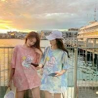ราคา เสื้อแขนสั้นลายการ์ตูน Tie Dye Clash (1731436553701984248)