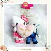 ราคา พวงกุญแจห้อยกระเป๋าซานริโอ้ Kitty & Daniel USJ Keychain (1732299043311749371)