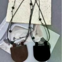 ราคา เครื่องประดับสร้อยคอนิลดำ, ชุดมินิมอล, กระเป๋ามินิคอเชือกแขวนคอ, การออกแบบที่ประณีต, สร้อยคอกระเป๋าพระจันทร์เสี้ยว keychain อัดลม พวงกุญแจ แพนด้าแดง หาง หมุน (1732086529505854761)