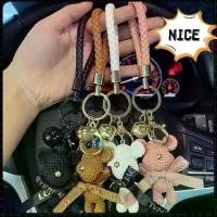 ราคา พวงกุญแจหมีขนสัตว์ แบรนด์แฟชั่น ตุ๊กตาสามมิติ จี้กระเป๋าเป้สะพายหลัง สำหรับผู้หญิง ดีไซน์หมีการ์ตูน พวงกุญแจรถ ของขวัญแขวน keychain อัดลม พวงกุญแจ แพนด้าแดง หาง หมุน วง กุญแ (1731915640578147625)