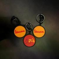 ราคา พวงกุญแจ CLASSIC RUBBER KEYCHAIN VESPA ส้มแดง (1729662099717982910)