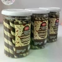 ราคา เวเฟอร์ชนิดแท่ง สอดไส้ครีมช็อกโกแลต l Wafer Rolled Stick with Chocolate Cream ขนาด 180 กรัม (1730634479229831283)