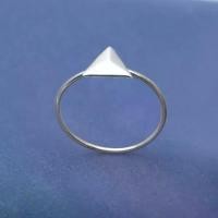 ราคา Wilsanar Women's Fashion rings s925 sterling silver, Triangle plain silver ring , แหวนเงินแท้ 92.5% , แหวนเรียบเล็ก เงินแท้ 925 แหวนเงินสามเหลี่ยม (1732315826156111151)