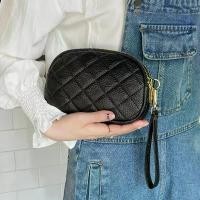 ราคา กระเป๋าสะพายข้าง ซิปคู่ เรียบง่าย อเนกประสงค์ กระเป๋าสะพายไหล่ผ้าควิลท์แฟชั่น มินิ สำหรับผู้หญิง กระเป๋าถือ ฤดูใบไม้ร่วง 2024 มาใหม่ coccinelle bag กระเป๋า bostanten รุ่น ใหม (1731855936678233204)