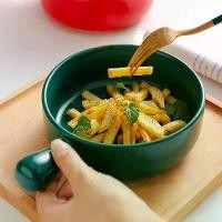 ราคา จานเซรามิกข้าวอบน่ารัก มีหูหิ้ว ชามอบ จานอบ เตาอบ เครื่องใช้บนโต๊ะอาหารในครัวเรือน ชามก๋วยเตี๋ยวร้อน อาหารเช้าที่ปลอดภัย ความจุเป็นศูนย์ (1732208595968951327)