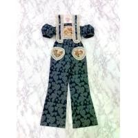 ราคา (Limited 30 ชุด ) Maria Diamond สียีนส์ Take time Jumpsuit จั๊มสูทกางเกงขาวยาวยีนส์ทอลาย สายเอี๊ยมแต่งขอบลูกไม้ เว้าไหล่ พิมพ์ลายน้องหมี น่ารัก (1730156268497242335)