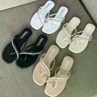 ราคา HL-757 รองเท้าแตะสายเพชรดีไซน์สายเพชรไขว้ พื้นนุ่มเสริมspongeหนา 6 มิล 4 สีเรียบหรู (1729698736230599378)