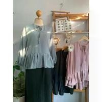 ราคา Cosmos blouse .☘︎ ݁˖ เสื้อคอปาดแต่งคอโบว์สุดคิ้วท์ กระดุมหน้ายาวถึงช่วงต่อระบาย (1732150112253281702)