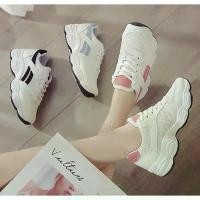 ราคา พร้อมส่ง Quilla รองเท้าผ้าใบเสริมส้น เพิ่มความสูง Shoes Women Sneakers (1732424064336168090)