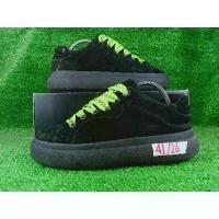 ราคา Contrasting chunky sole sneakers - Shoes - Men Bershka size 41/26 cm (1731663264655378000)