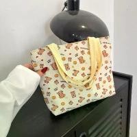 ราคา กระเป๋าผ้าใบลายลูกหมี Cute Bear Print สะพายมือ Carryall ดีไซน์น่ารักใส่ได้ทั้งสมุด 5 เล่มกับกล่องข้าวนักเรียน handbag กระเป๋า เจนเทิล วูเมน (1732114818366474819)