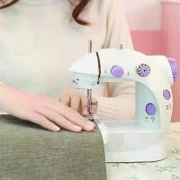 ราคา จักรเย็บผ้าแบบตั้งโต๊ะ Sewing Machine จักรเย็บผ้า จักรเย็บผ้ามินิ จักรเย็บผ้าขนาดเล็ก พกพา สะดวก ง่าย ต่อการใช้งาน รุ่น SM-202A ขนาดพกพา (1732182398637147904)
