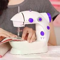 ราคา จักรเย็บผ้าไฟฟ้ามินิ ขนาดพกพา Mini Sewing Machine จักรเย็บผ้าขนาดเล็ก สีม่วง พกพาสะดวก เย็บอัตโนมัติ (1731059298625424046)