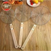 ราคา สินค้าขายดี UTENSILS 20/24/28/32ซม กระชอนสแตนเลสตักของทอด ด้ามไม้ กระชอนตักของทอด ตักอาหาร อย่างดี (1731639328757417005)