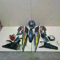 ราคา ชุดสี sonic รุ่นแรก โซนิค ตัวเก่า สีเทาa11 เฟรมรถ sonic ยกชุด8ชิ้น + ชิ้นดำด้าน คอลโซลกลาง + บังโคลนท้าย + ไฟหน้า ไฟท้าย เลี้ยว พร้อมติดลายสติ๊กเกอร์เคลือบเงาแท้ sonic rs ปี2001 (1729617353816574771)