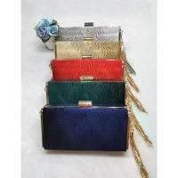 ราคา พร้อมส่งกระเป๋าออกงาน กระเป๋าclutch พร้อมสายสะพายโซ่ ยาว แบบ J ขายร้อน (1731811668722943766)