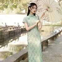 ราคา Cheongsam ปรับปรุง สไตล์ 2024 ชุดฤดูร้อนสตรีใหม่ สีเขียว ชุดสาวน้อย ยาว ย้อนยุค ระดับไฮเอนด์ สง่างาม เสื้อ หม้อฮ่อม ผู้ หญิงไซส์ ใหญ่ သ တ ိ ု ့ သ မ ီ း ဝ တ ် စ ု (1731323766096430140)