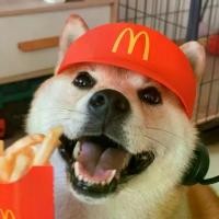 ราคา หมวก McDonald's สีแดง ของเล่นบ้านตุ๊กตา ชุดสื่อสาร หมวกกันแดด หมวกแมค แฟนซี cosplay cap (1731763097420335733)