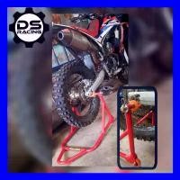 ราคา สแตนยกวิบากCRF250-300Cc สแตนเซอร์วิส (มีหูหิ้ว) สแตนยกรถมอไซค์มอไซค์วิบาก สแตนตั้งรถมอเตอร์ไซค์ ขนาด250-300CเกรดA Stand. (1732459827500123921)