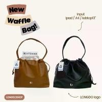 ราคา Waffle bag กระเป๋าสะพายไหล่หนังนุ่ม มี2สี ใส่ipadได้ (1732036682314778467)