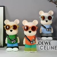 ราคา ตุ๊กตาหมี หรูหรา สวมแว่นกันแดด เหมาะสำหรับห้องนั่งเล่นระดับไฮเอนด์ ทางเข้า ตู้วางทีวี ตู้ไวน์ ตู้กริด ใช้ได้ในปี 2025 frigo camelo art toys dummy phone toho model kit ของเล่น มือสอง ญี่ปุ่น (173170805