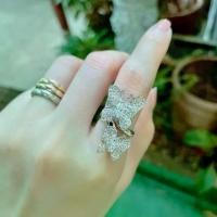 ราคา Titapa jewelry แหวนเพชรหน้ากว้างผีเสื้อ2ตัวฝังเพชรจิกไข่ปลาและเพชรมาคี15ตังแบบโมเดิร์นใส่สวยเต็มนิ้ว มาใหม่เพชรสวยมากน้ำเพชรขาวใสวิ้งๆน้ำ100คัดทุกเม็ดเหลี่ยมH&A น้ำลึกสวยเล่นไฟระ (1732459273514550803)