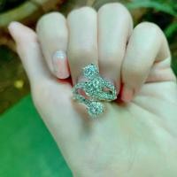 ราคา Titapa jewelry แหวนเพชรหน้ากว้าง เพชร3เม็ดก้านฝังเพชร4แถว แบบโมเดิร์นใส่สวยเต็มนิ้ว มาใหม่เพชรสวยมากน้ำเพชรขาวใสวิ้งๆน้ำ100คัดทุกเม็ดเหลี่ยมH&A น้ำลึกสวยเล่นไฟระยิบระยับงานปราณีต (1732458987978524179)