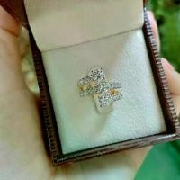 ราคา Titapa jewelry แหวนเพชรหน้ากว้าง80ตังเพชร3เม็ดก้านฝังเพชร แบบคลาสสิคใส่สวยเต็มนิ้ว มาใหม่เพชรสวยมากน้ำเพชรขาวใสวิ้งๆน้ำ100คัดทุกเม็ดเหลี่ยมH&A น้ำลึกสวยเล่นไฟระยิบระยับงานปราณีตล (1732459085377734163)