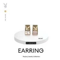ราคา PLAYBOY Earring Collection ต่างหูดีไซน์ ทรงเหลี่ยมลายโลโก้กระต่ายฝังเพชร แต่งด้วยเปลือกหอยมุก รหัส ST-253E357CG สีทอง (1732321472519571046)