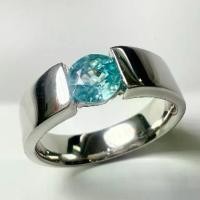 ราคา แหวนเพทายสีฟ้า รุ่น Blue Zircon Bezel Titan Ring เงินแท้925 พลอยแท้ เซอร์ AGA (1732313696064866194)