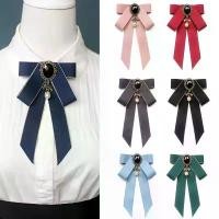 ราคา พร้อมส่ง (KB6) Bow Brooch หรือ Ribbon เข็มกลัดริบบิ้นติดปกเสื้อ ผู้ดีอังกฤษ ราชวงศ์ สไตล์วินเทจ ยึดรูปแบบเดียวกัน (1732263809279821525)