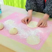 ราคา แผ่นซิลิโคนรองนวด 40x50cm แผ่นยาง วัดขนาดเค้ก นวดแป้ง ขึ้นรูปเค้ก ซิลิโคน foodgrade แผ่นรองอบ Silicone Baking Mats ที่นิยมมากที่สุด (1732332103786923404)