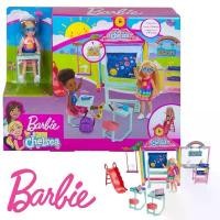 ราคา ตุ๊กตา Barbie Club Chelsea Classroom and Playground Playset เซตห้องเรียนและสนามเด็กเล่น ชุดของเล่นบาร์บี้เชลซี GHV80 # ยึดรูปแบบเดียวกัน (1732494517057979583)