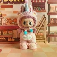 ราคา จี้ตุ๊กตาผ้ากำมะหยี่ llb, Pop Mart, กล่องตาบอด, เสื้อผ้าตุ๊กตาสีชมพู, ชุดสูทหมูปาร์ตี้น่ารัก (1730086099249826182)