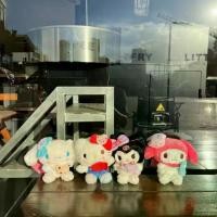 ราคา จี้กระเป๋าเป้ ดีไซน์น่ารัก ของเล่นตุ๊กตา Sanrio ของขวัญวันเกิด พวงกุญแจ จี้คุโรมิ มายเมโลดี้ ATK เบบี้ทรีแมวนําโชค ตุ๊กตา ikea kuromi grad มิ้กกิ้'เม้าส์ ปลาดุ๊กดิ๊ก chiikawa pop up store (17315118288