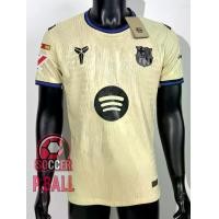ราคา ตัวใหม่ล่าสุด!!! เสื้อฟุตบอลทีมบาเซโลน่า ชุดเยือน เกรด PLAYER ปี 2025/26 เนื้อผ้าทอพิเศษ ลายสวย เนื้อผ้าบางเบา ระบายอากาศดีสุดๆ โลโก้งานปั้มตรายางแบบเดียวกับที่นักเตะใส่ PLAYER ส (1731985729638139818)