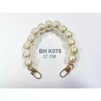 ราคา BH K076 สายหูหิ้วกระเป๋า สายกระเป๋าสำเร็จ สายลูกปัดพลาสติกสีมุกพร้อมตะขอ Plastic Pearl Bag Strap Beaded Bag Handle สินค้าดี (1731750561792558730)