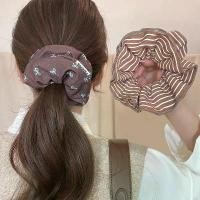 ราคา Scrunchie โบว์สีน้ำเงินสำหรับผู้หญิง, ที่คาดผมลายทางสองชั้น, ยางยืดผมเพิ่มวอลลุ่ม, เครื่องประดับผมความงามของ Instagram (1732408035279406612)