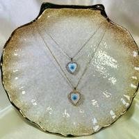 ราคา สร้อยคอพร้อมจี้ Blue Eye Love Amulet Necklace – เครื่องรางความรักและโชคดี (1732445383196836934)