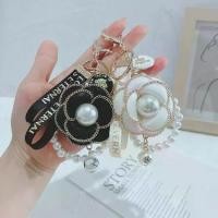 ราคา พวงกุญแจดอกคามิเลีย มาใหม่ พวงกุญแจรถยนต์ พวงกุญแจโทรศัพท์ จี้ห้อยกระเป๋า สไตล์เทพธิดา เหมาะสำหรับพวงกุญแจรถยนต์ jewelry mystery jar (1731893053295331040)